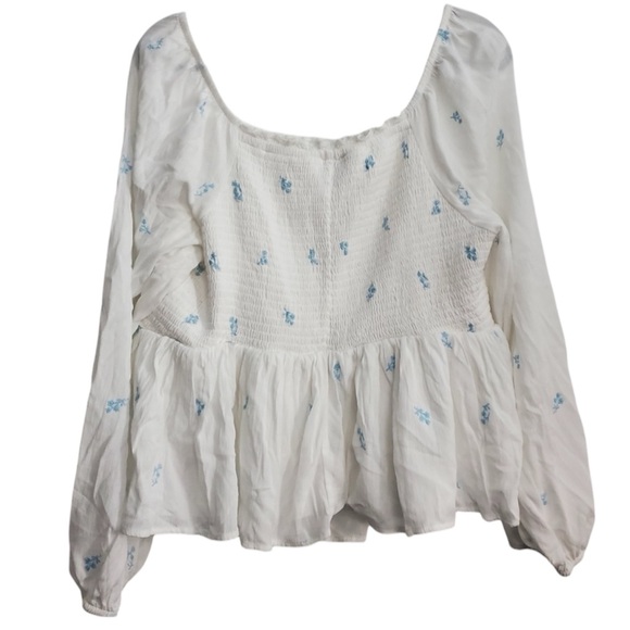 TORRID Smocked Long Sleeve Pullover Blouse in Ditsy Floral White Size 4X - Picture 5 of 7